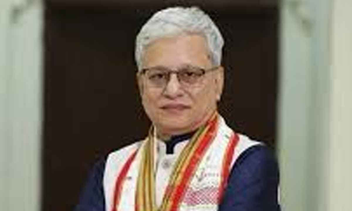 Varma Visits Udyan Utsav at Rashtrapati Nilayam
