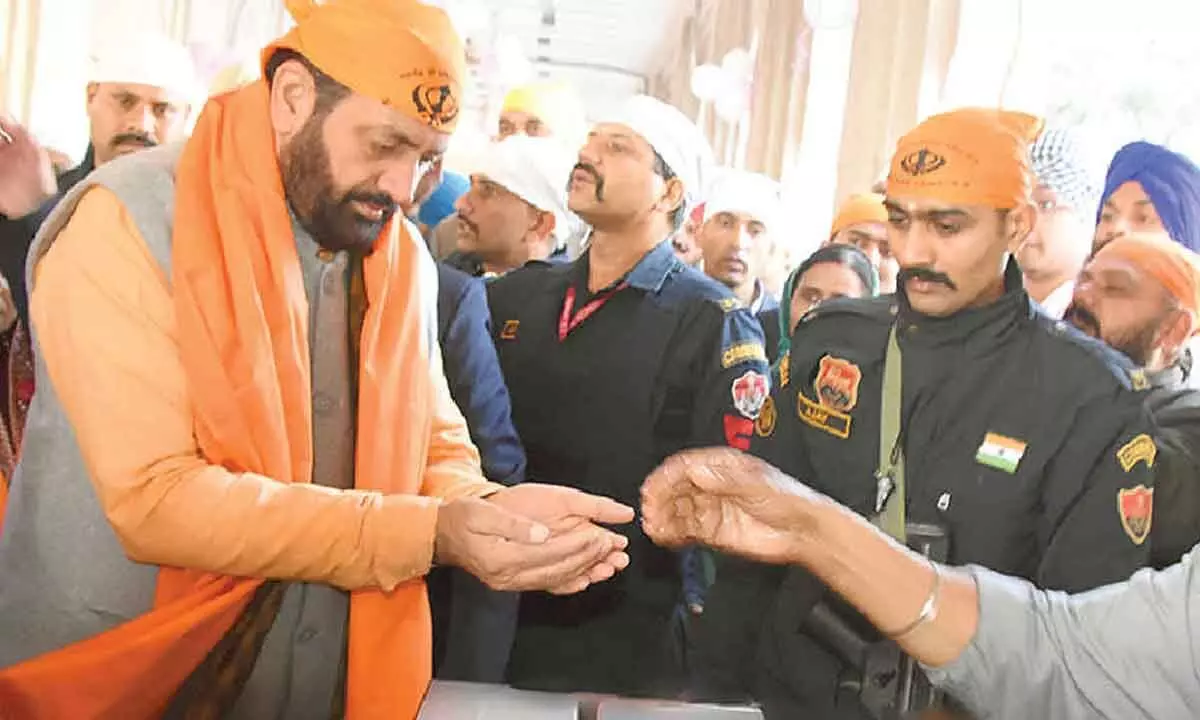 Saini pays tribute at Nada Sahib Gurudwara