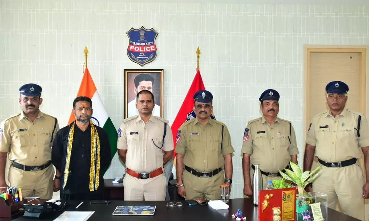 Jogulamba Gadwal Police Honored with State-Level Service Medals