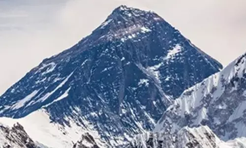 Mount Qomolangma scenic area closed after 7.1-magnitude quake hits Tibet