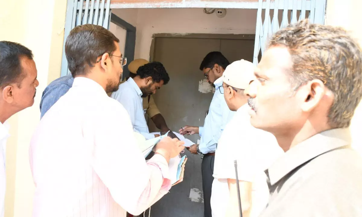 Wanaparthy collector directs to provide security at EVM warehouse