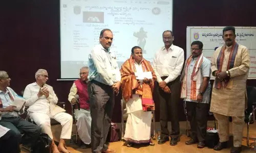 Medasani performs Ashtavadhanam