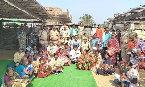 Forest official distributes blankets to tribals