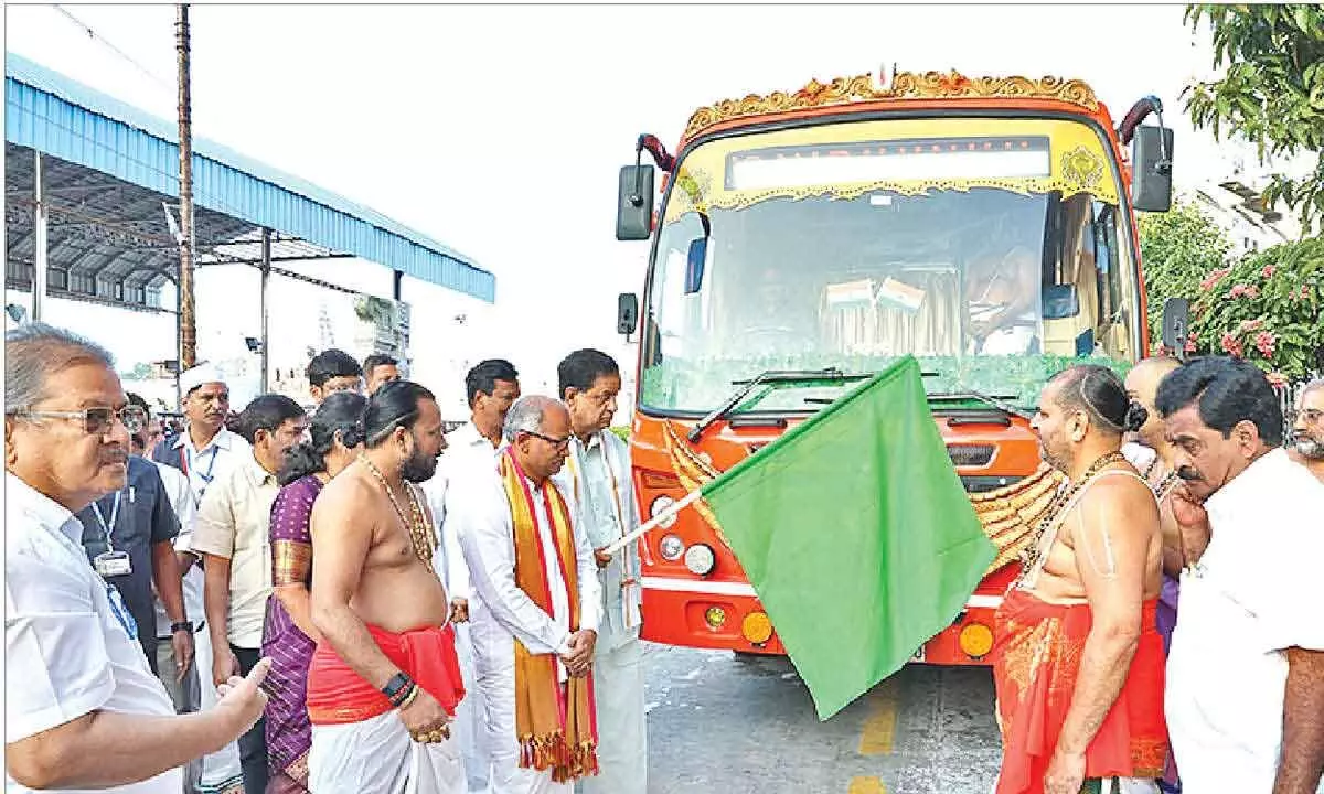 Kalyanaratham leaves for Kumbh Mela from Tirumala