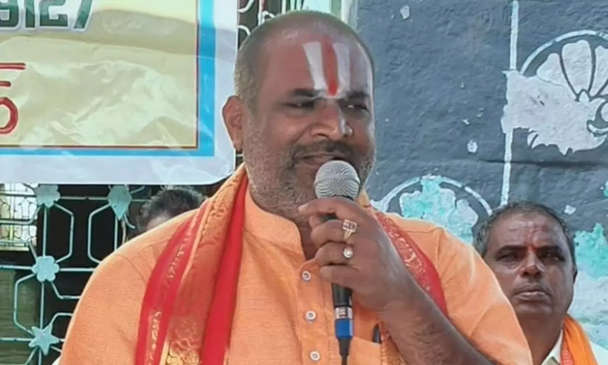 Devotees Tragic Demise in Tirumala Stampede: Chakravarthy Acharyulu Expresses Deep Condolences