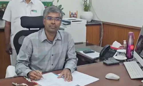 GHMC Commissioner Responds to Contractors Protest, Holds Talks with Union Leaders