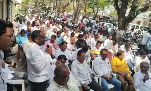 Pvt contractors protest over unpaid bills at GHMC