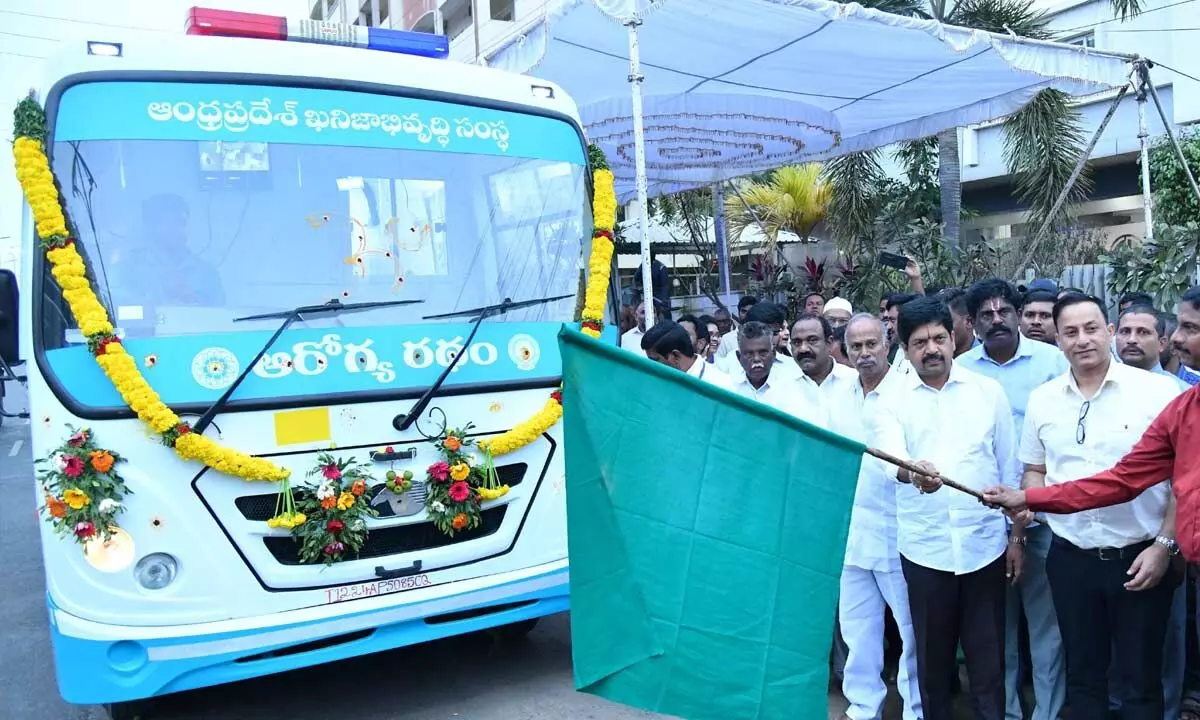 Minister flags off Arogya Rathams for Araku, Paderu regions