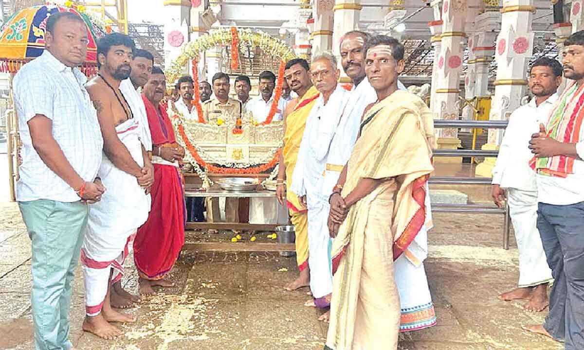 Mukkoti Ekadasi observed with religious fervour