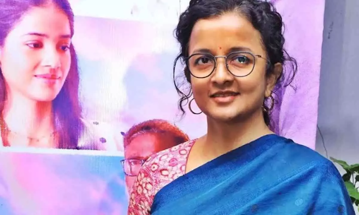 Director Kiruthiga Udhayanidhi encourages actors to embrace bold roles