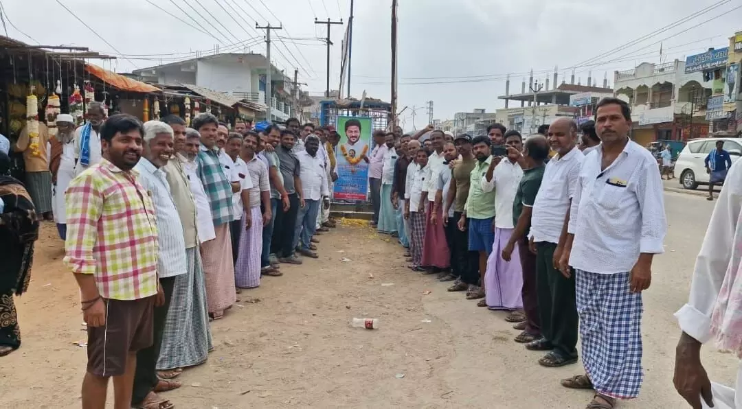 Weavers Celebrate Telangana CM Revanth Reddy’s Welfare Initiatives with Milk Ablution in Aiza.