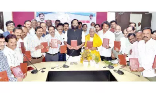 Tail-end farmers should get irrigation water, says Uttam