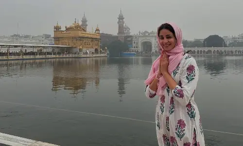 Ananya Panday seeks blessings at the Golden Temple with family