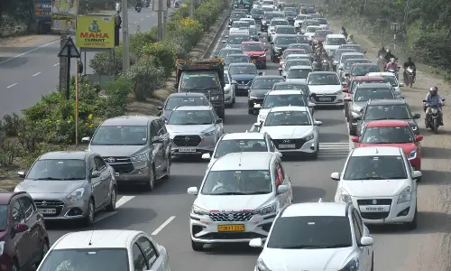 Heavy Sankranti rush on Vij-Hyd National Highway