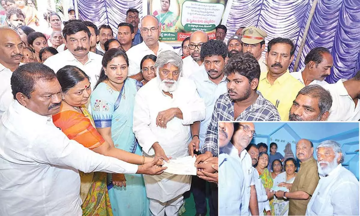 Cheques distributed to stampede victims’ families