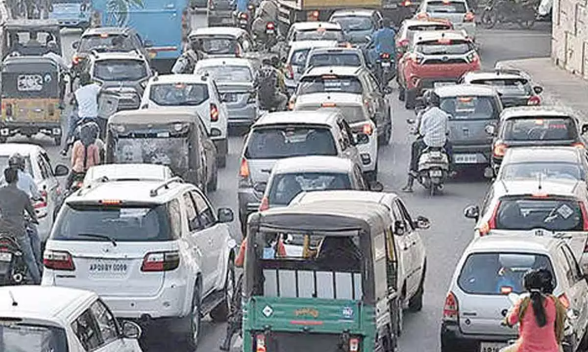 Festive rush chokes Hyd-Vij highway