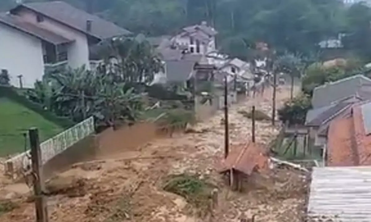 Heavy rains kill at least 11 in southeast Brazil