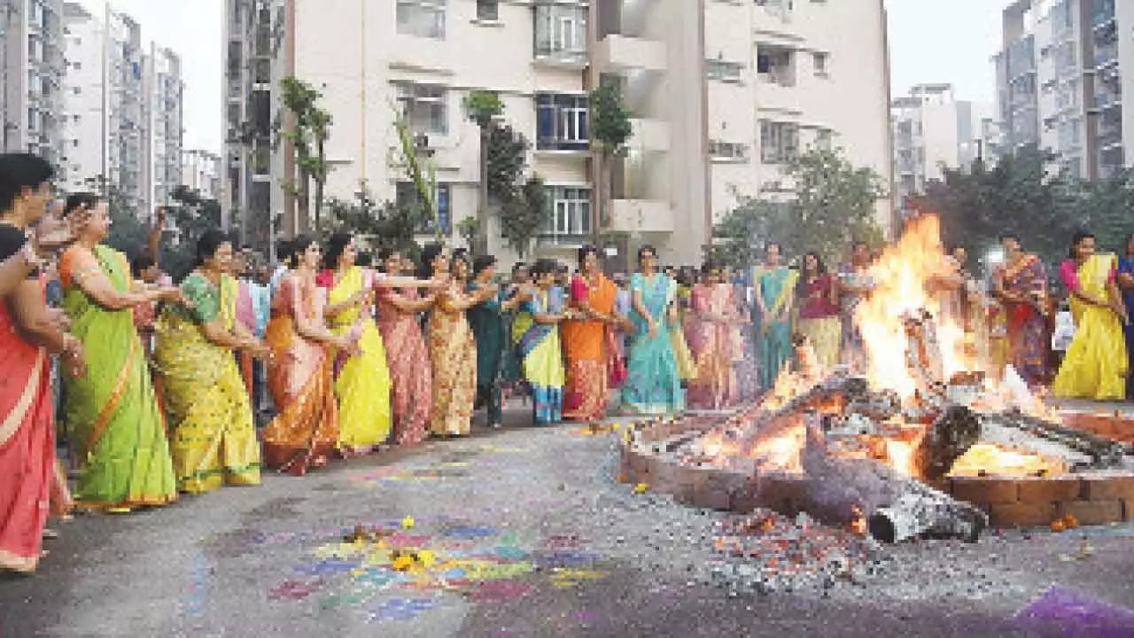 Soaked in festive spirit, Hyd’badies brave winter chill with Bhogi bonfires