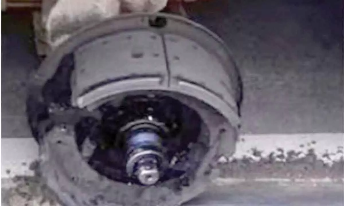 Bus wheels come off, driver averts accident