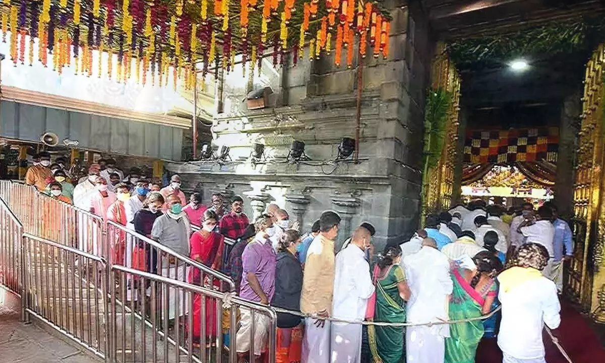 Devotees flock for Vaikuntha Dwara Darshan in large numbers