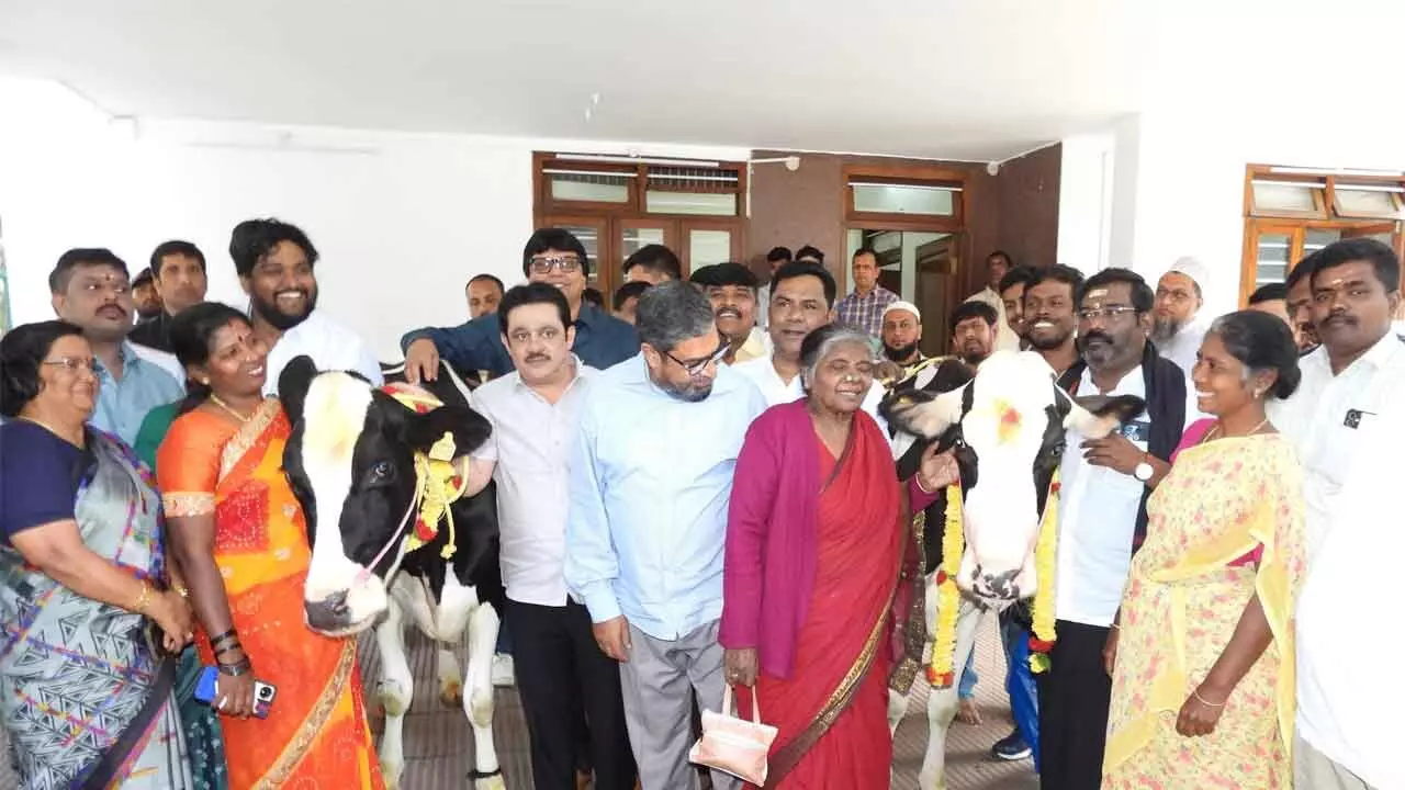 Bengaluru: Zameer Ahmed Khan gifts three cows