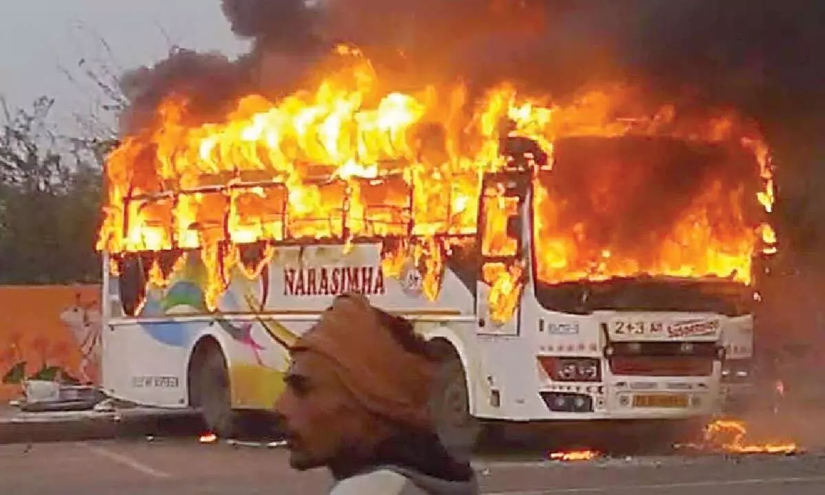 Devotee dies as pilgrim bus catches fire in UP