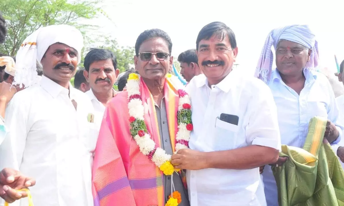 Bullock Cart Racing Marks Shiva Veeranjaneya Swamy Jatara in Aragidda