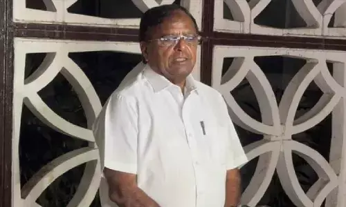 Former Minister Ponnala Lakshmaiahs House Burgled in Hyderabad