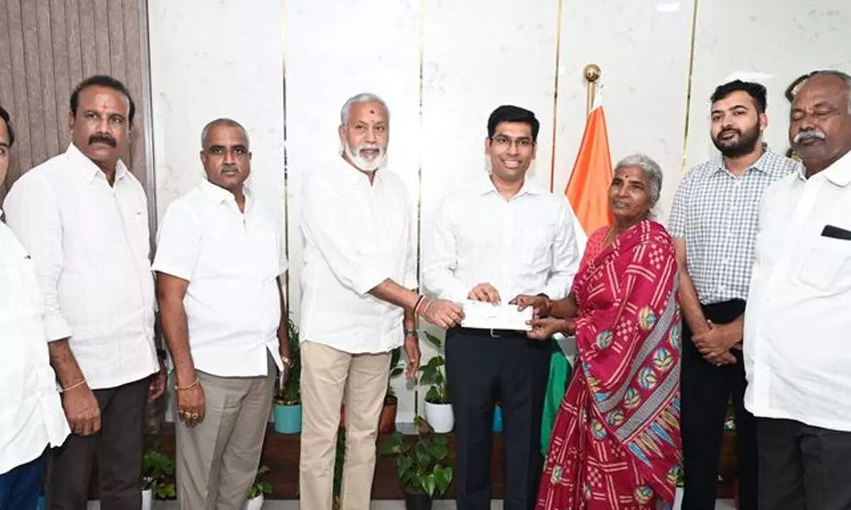 Cheques worth Rs 34.5 lakh disbursed under CMRF Cheques worth Rs 34.5 lakh disbursed under CMRF