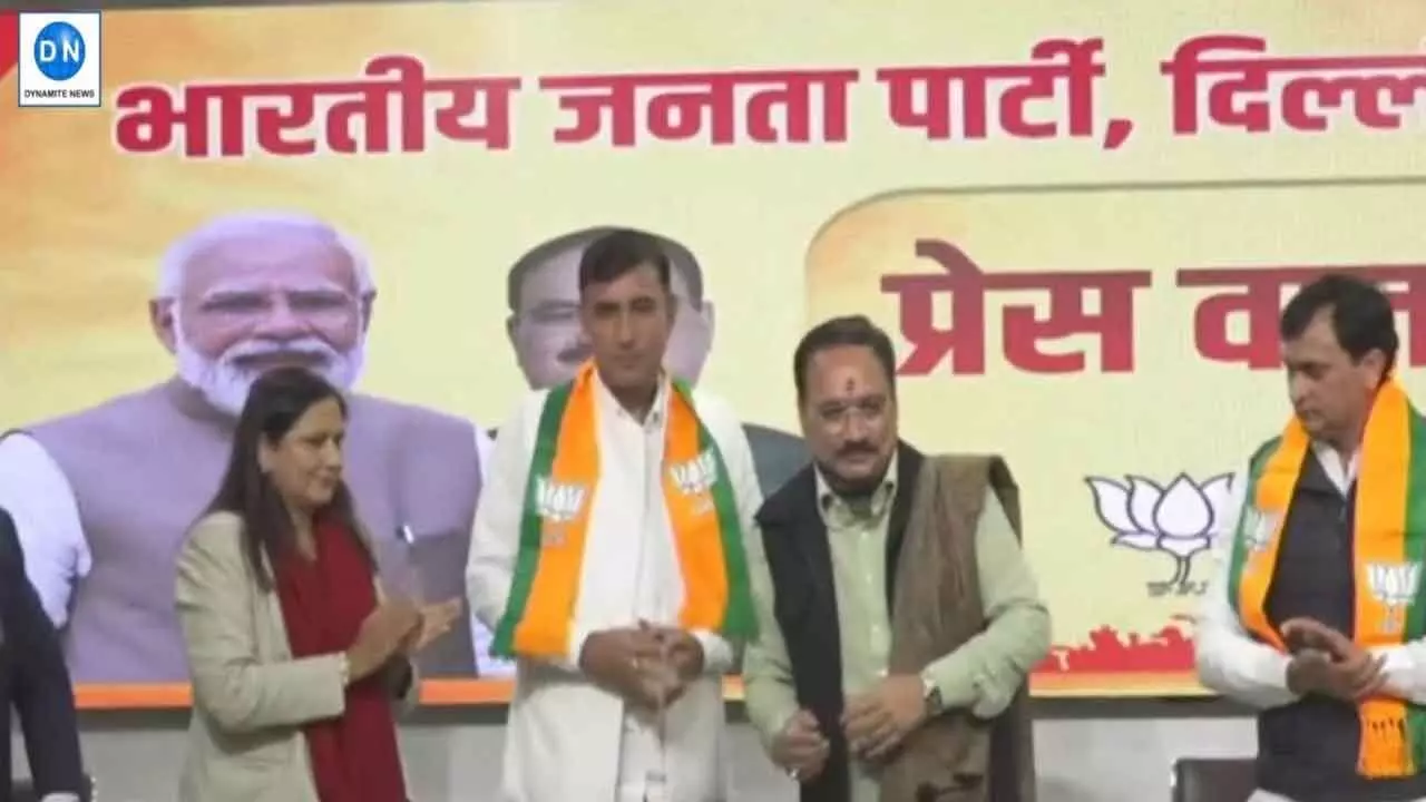 2 AAP councillors from West Delhi join BJP