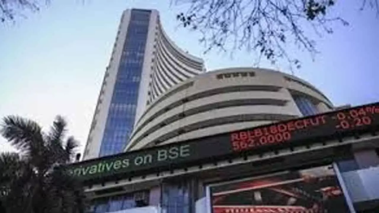 Selloff in IT, banking stocks