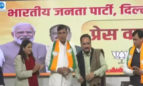 2 AAP councillors from West Delhi join BJP