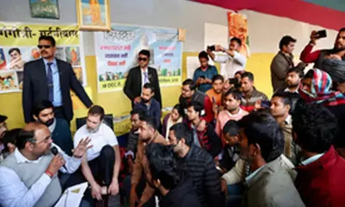 Rahul Gandhi meets protesting BPSC aspirants in Patna