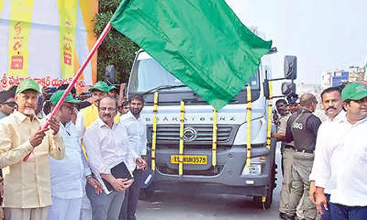 Naidu launches Swarna Andhra Swachh Andhra