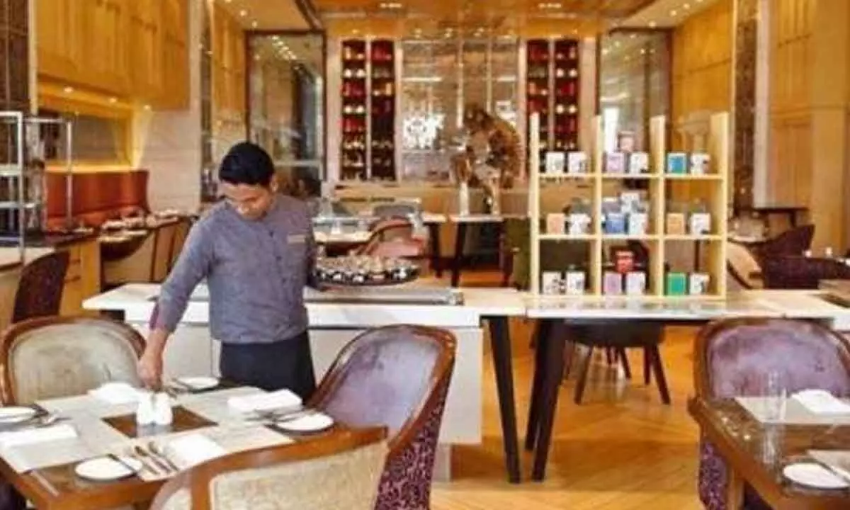 Hotels Assn urges CM to cut excise fee Hotels Assn urges CM to cut excise fee