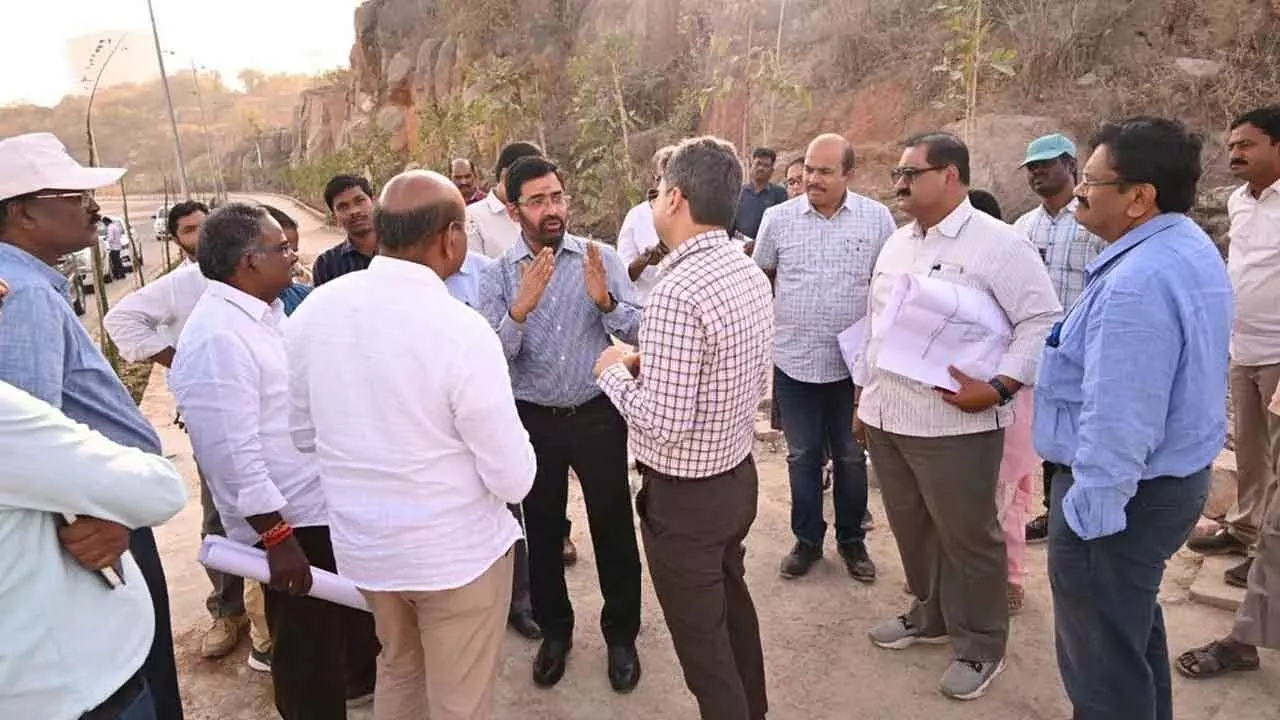 HMWSSB, HMDA officials inspect areas in Neopolis, Kokapet HMWSSB, HMDA officials inspect areas in Neopolis, Kokapet