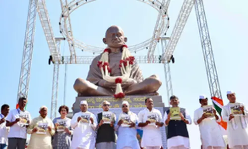 Kharge unveils Mahatma Gandhi statue in Belagavi, says protection of Constitution our responsibility