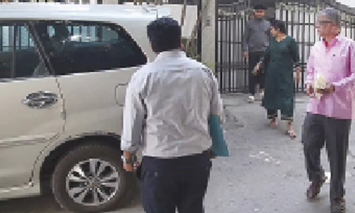 IT sleuths swoop down on houses of ‘Pushpa 2’ makers and Dil Raju IT sleuths swoop down on houses of ‘Pushpa 2’ makers and Dil Raju