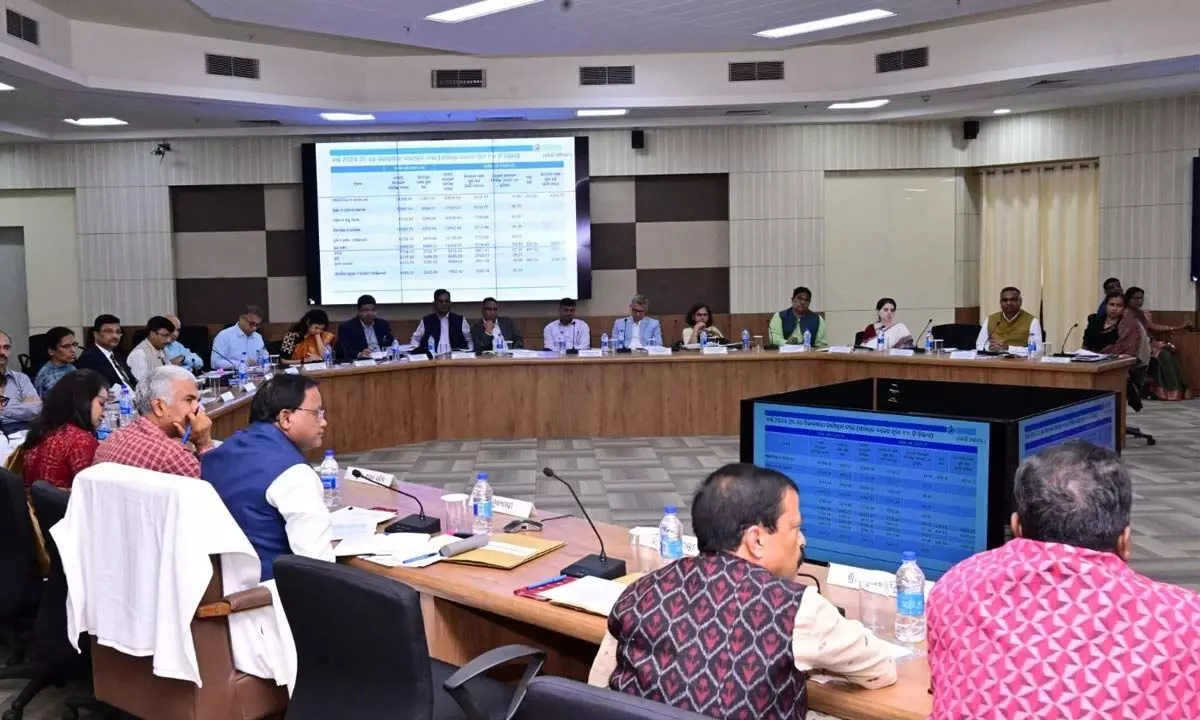 CM asks ministers to expedite people-oriented works CM asks ministers to expedite people-oriented works