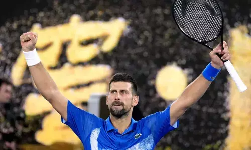 Australian Open: Djokovic closes in on 25th GS title