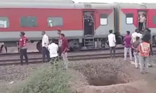 Tragic Train Accident Took Place In Maharashtra