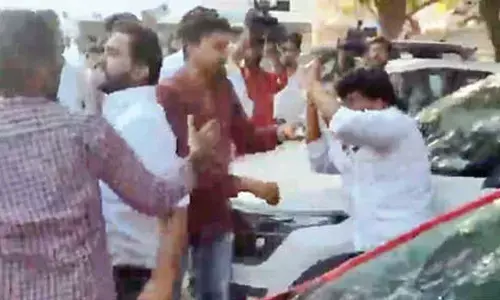 Gandhi Bhavan turns battleground as Youth Cong groups indulge in brawl