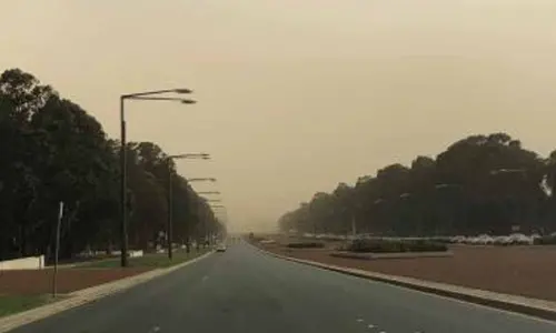 Damaging storm leaves thousands without electricity on Australias east coast