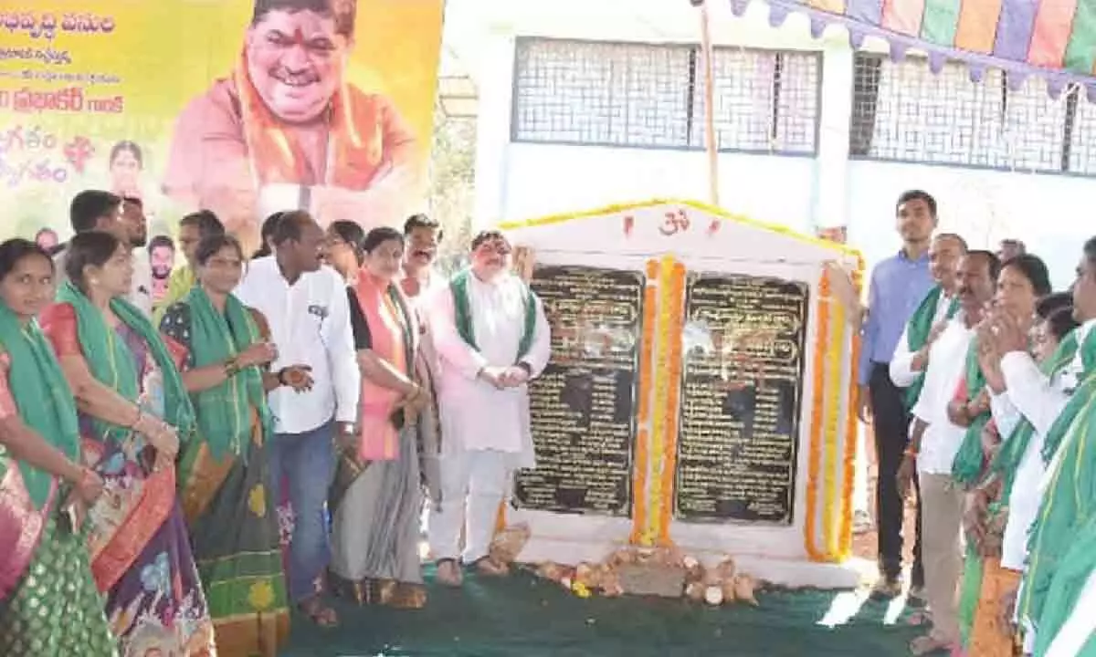 Govt developing software for continuous issuing of ration cards: Ponnam Govt developing software for continuous issuing of ration cards: Ponnam