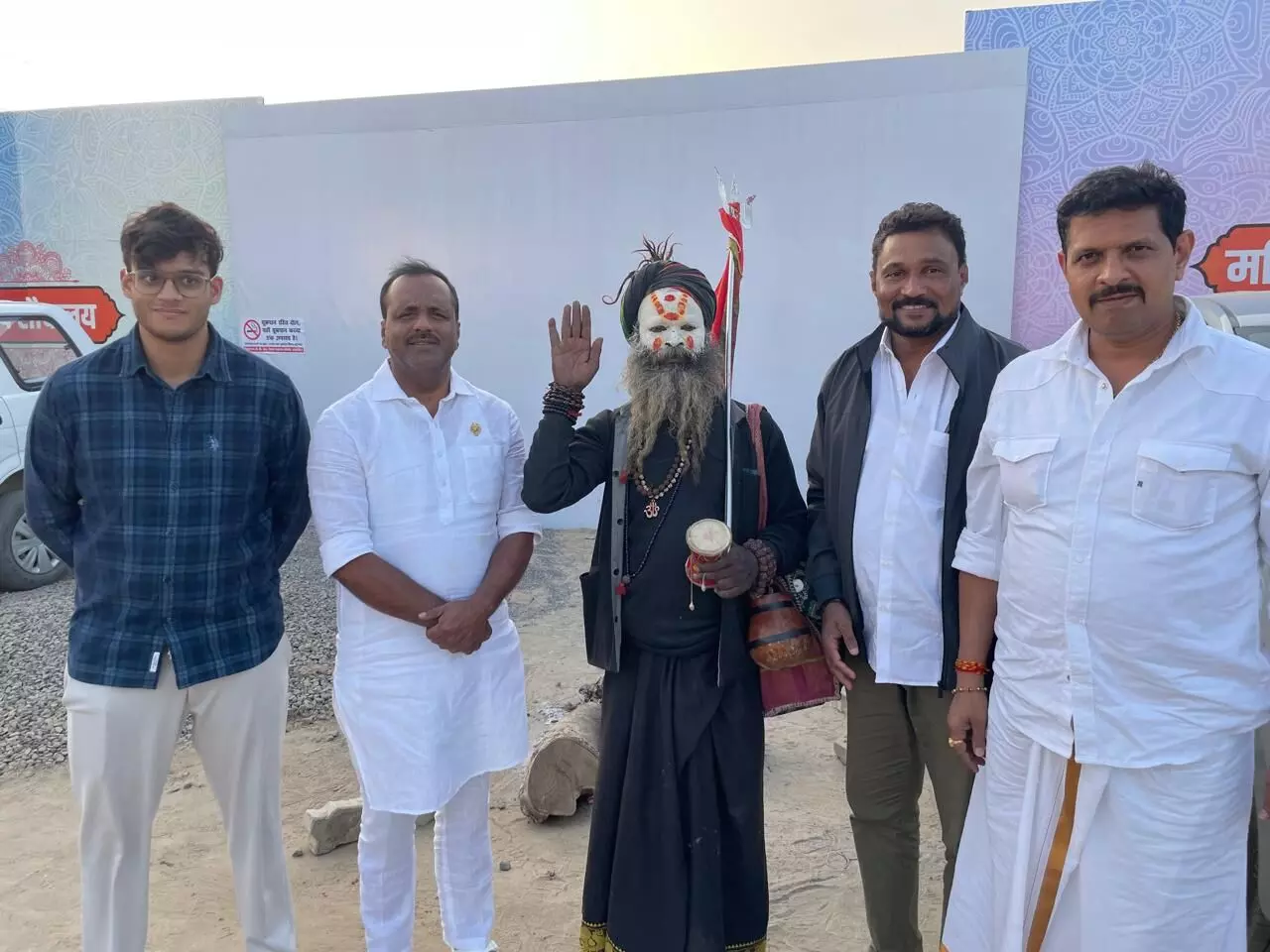 Karnataka Assembly Speaker Visits Prayagraj Maha Kumbh Mela and Hazrat Makhdum Saadat Dargah on Invitation from Uttar Pradesh Speaker