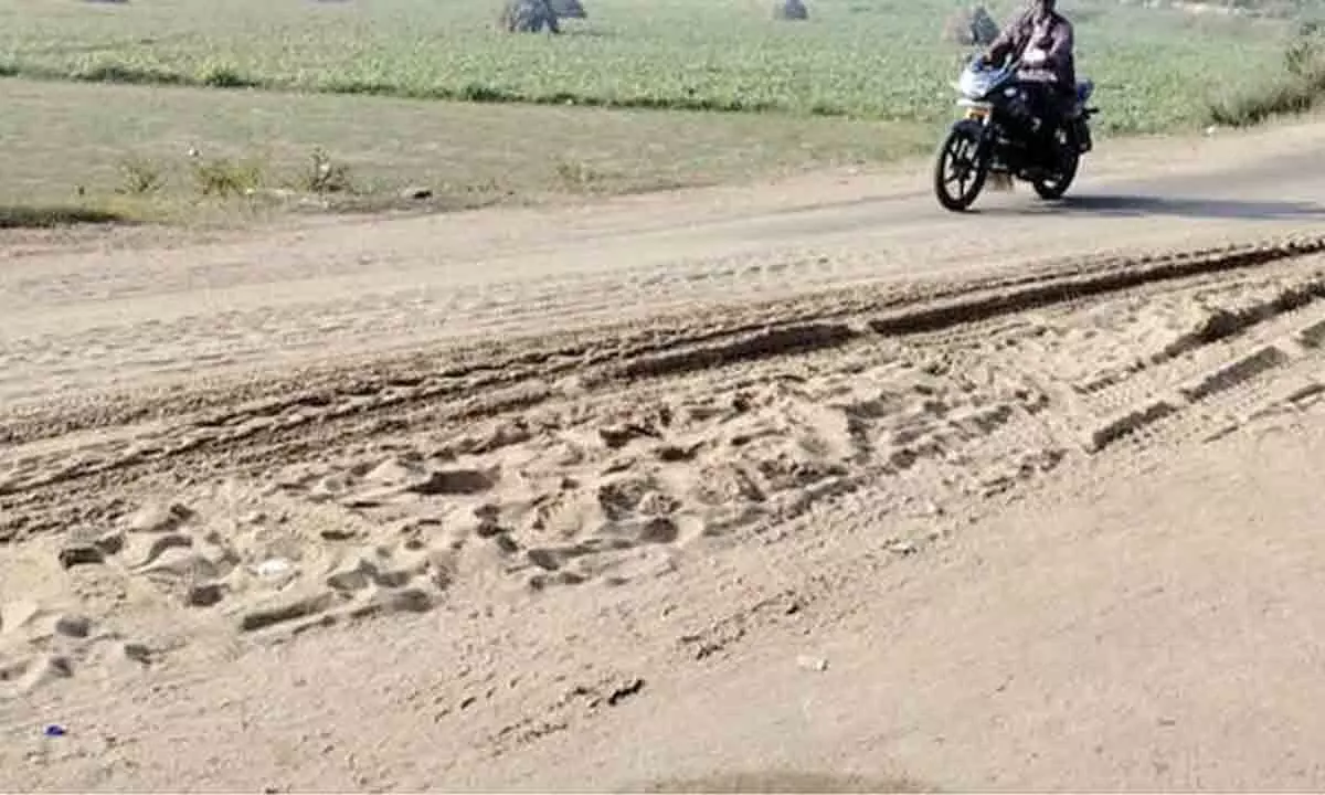Sand lorries pose threat to road safety Sand lorries pose threat to road safety