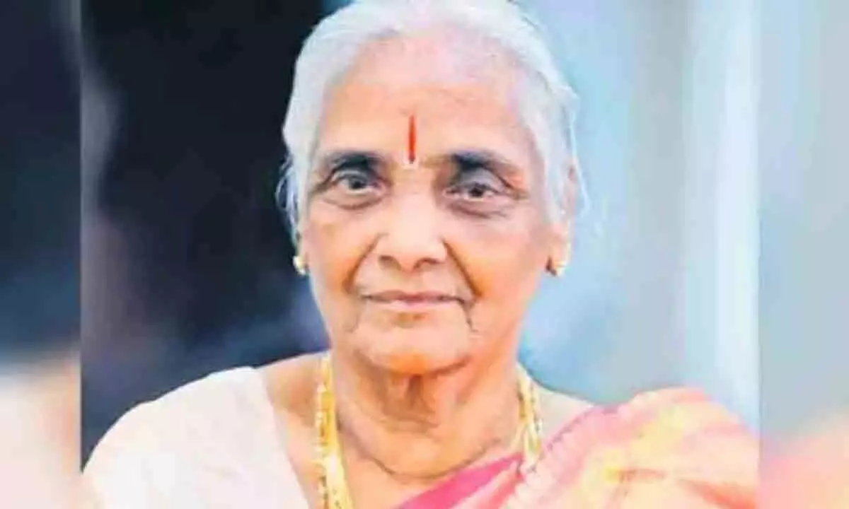 Former CM KCRs sister passed away in Hyderabad Former CM KCRs sister passed away in Hyderabad