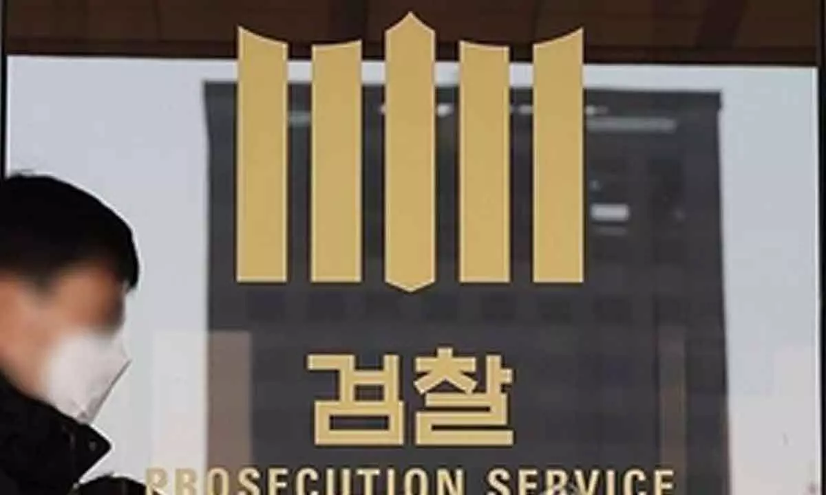 South Korea: Prosecutors make another request for extension of Yoons arrest after courts denial South Korea: Prosecutors make another request for extension of Yoons arrest after courts denial