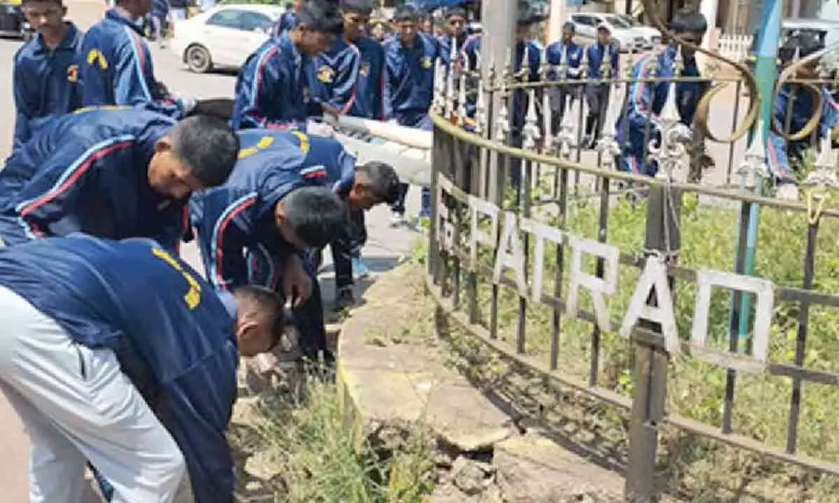 Village-level cleanliness drive, Puttur shows how… Village-level cleanliness drive, Puttur shows how…