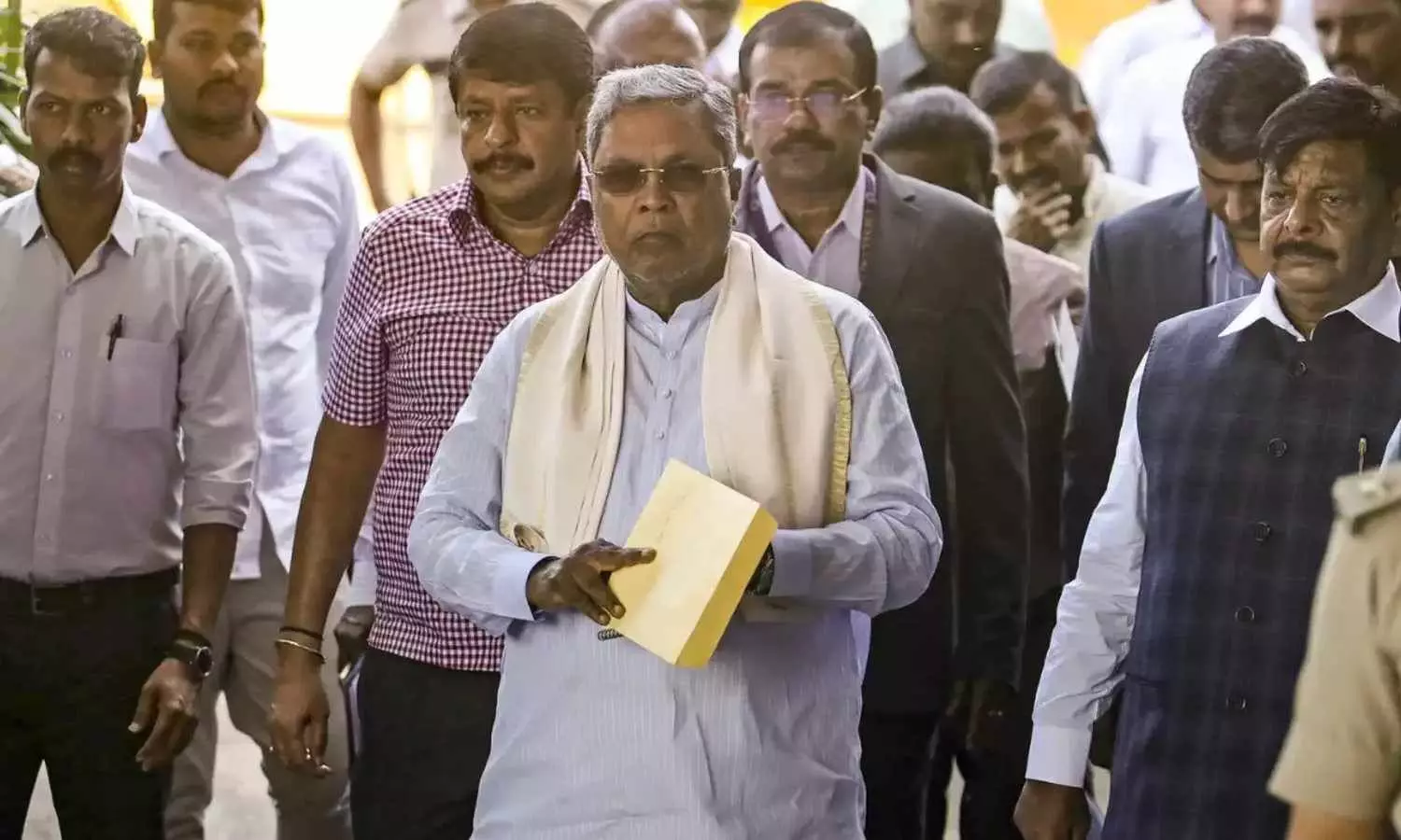 Karnataka CM Siddaramaiah Withdraws Cases Against Pro-Kannada Activists